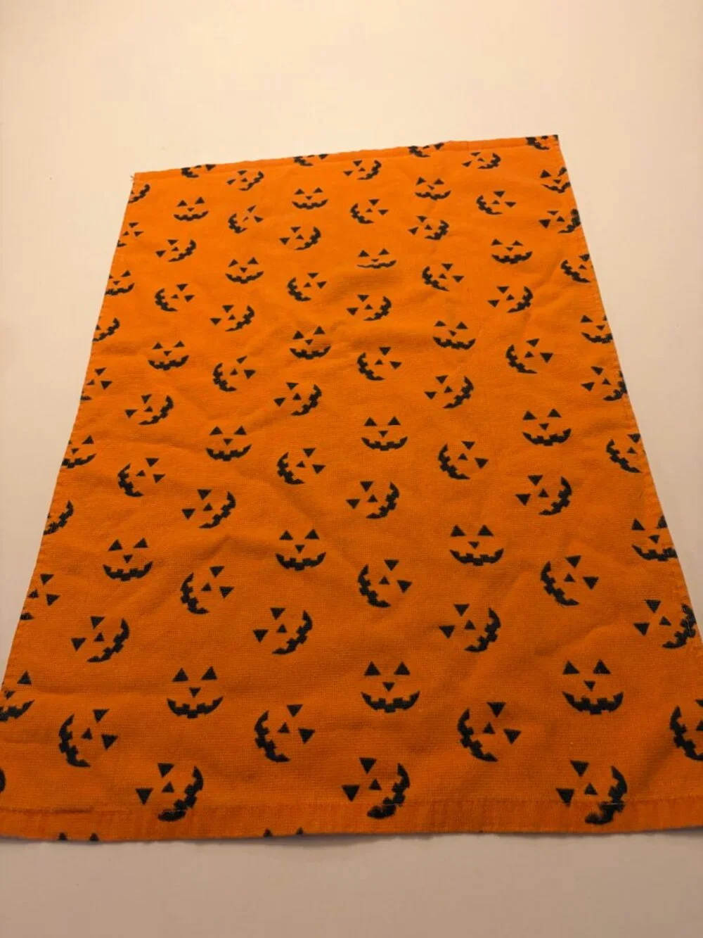 SET/2 HALLOW'S EVE HALLOWEEN ORANGE PUMPKIN FACE COTTON KITCHEN HAND TOWELS Used